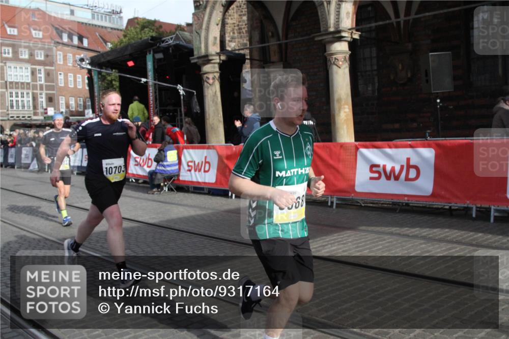 05.10.2025 - 20. swb-Marathon Bremen Yannick Fuchs http://msf.ph/oto/9317164 05.10.2025 10:58:03 Ziel 9568, 9872, 10577, 10703, 10793, 11601, 11663 meine-sportfotos.de