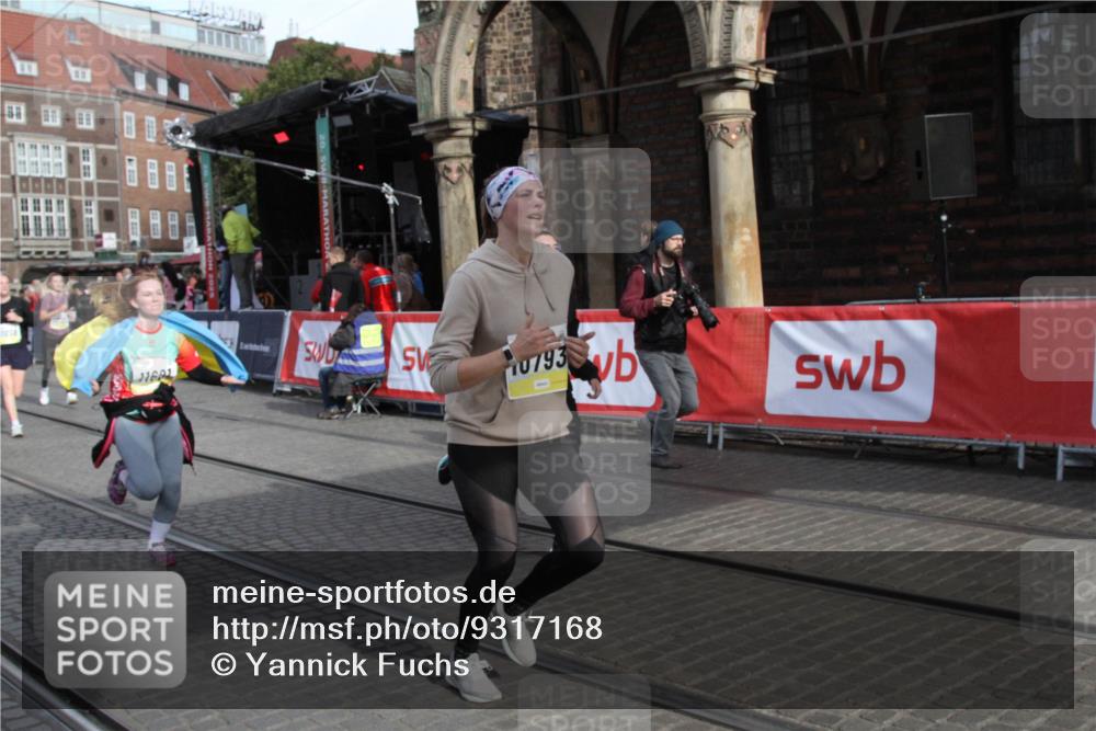 05.10.2025 - 20. swb-Marathon Bremen Yannick Fuchs http://msf.ph/oto/9317168 05.10.2025 10:58:08 Ziel 9576, 9582, 9872, 10127, 10395, 10459, 10793, 11058, 11601 meine-sportfotos.de