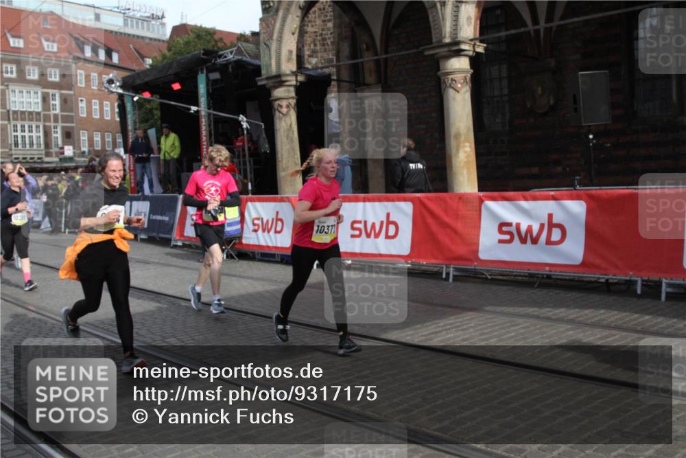 05.10.2025 - 20. swb-Marathon Bremen Yannick Fuchs http://msf.ph/oto/9317175 05.10.2025 10:58:14 Ziel 9330, 9634, 9952, 10377, 10398, 10620, 11562, 11608 meine-sportfotos.de