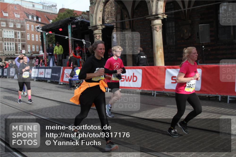 05.10.2025 - 20. swb-Marathon Bremen Yannick Fuchs http://msf.ph/oto/9317176 05.10.2025 10:58:14 Ziel 9330, 9634, 9952, 10377, 10398, 10620, 11562, 11608 meine-sportfotos.de