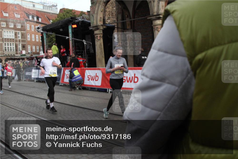 05.10.2025 - 20. swb-Marathon Bremen Yannick Fuchs http://msf.ph/oto/9317186 05.10.2025 10:58:26 Ziel 9174, 9462, 9608, 10084, 10586, 11181, 11184, 11495, 11724 meine-sportfotos.de