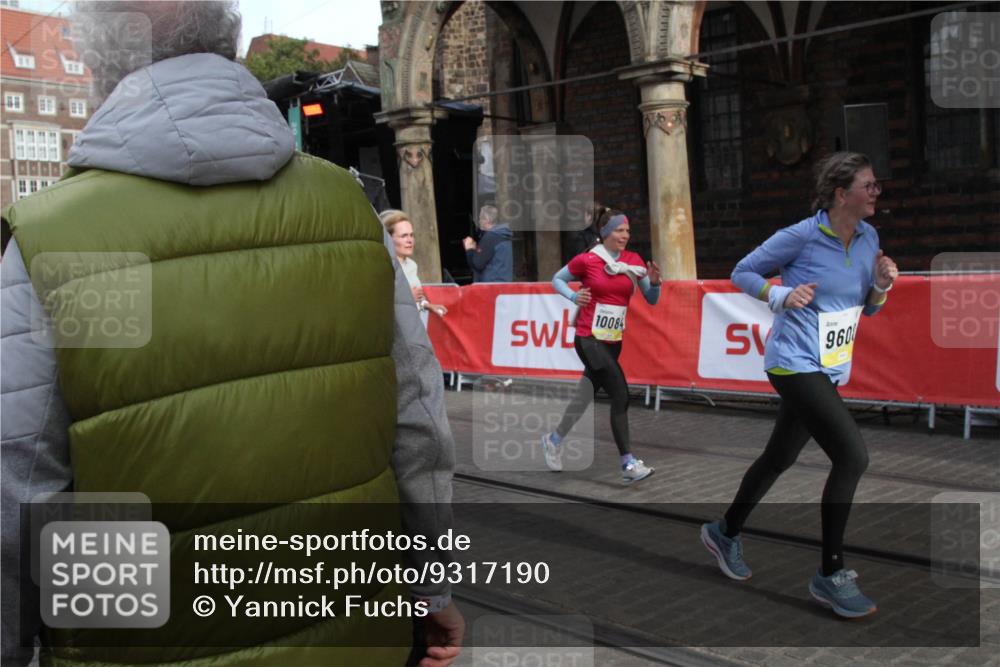 05.10.2025 - 20. swb-Marathon Bremen Yannick Fuchs http://msf.ph/oto/9317190 05.10.2025 10:58:29 Ziel 9433, 9608, 9820, 10084, 10586, 11181, 11291, 11591, 11700 meine-sportfotos.de