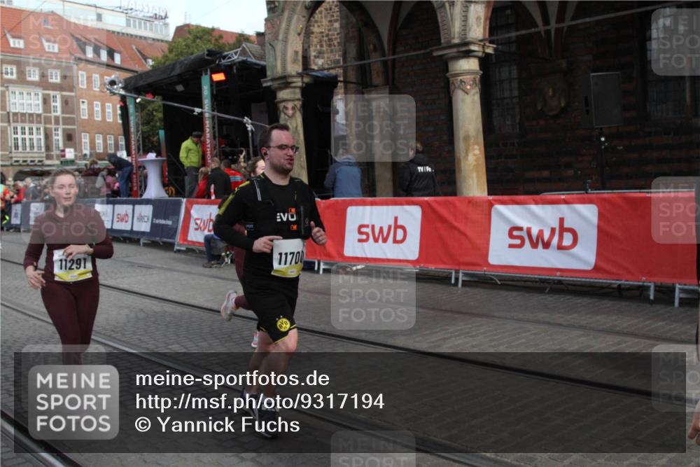 05.10.2025 - 20. swb-Marathon Bremen Yannick Fuchs http://msf.ph/oto/9317194 05.10.2025 10:58:33 Ziel 9433, 9820, 10055, 10261, 10408, 10988, 11291, 11591, 11700 meine-sportfotos.de