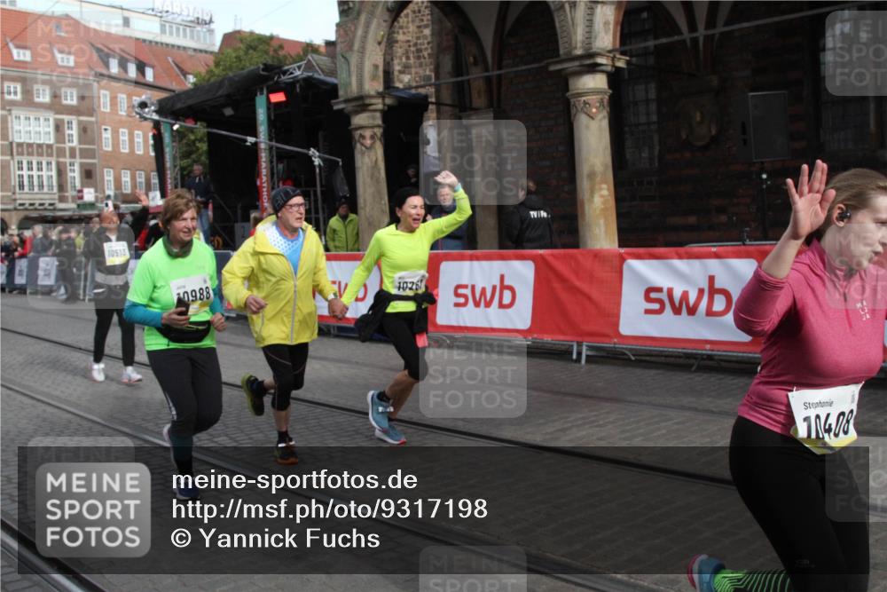 05.10.2025 - 20. swb-Marathon Bremen Yannick Fuchs http://msf.ph/oto/9317198 05.10.2025 10:58:38 Ziel 9430, 9472, 9529, 9766, 9913, 10049, 10261, 10285, 10408, 10513, 10936, 10988 meine-sportfotos.de