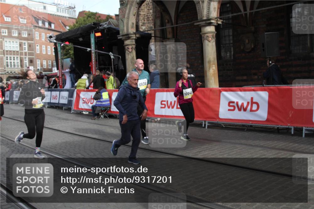05.10.2025 - 20. swb-Marathon Bremen Yannick Fuchs http://msf.ph/oto/9317201 05.10.2025 10:58:42 Ziel 7163, 9359, 9430, 9472, 9529, 9714, 9766, 10049, 10527, 10591, 10679, 10871, 10936, 11078 meine-sportfotos.de