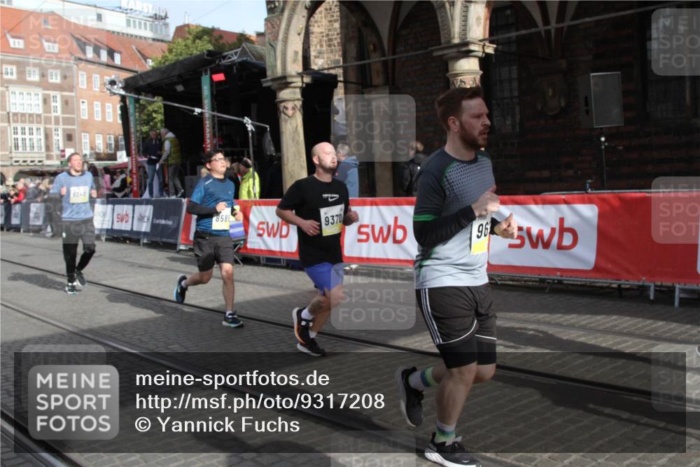 05.10.2025 - 20. swb-Marathon Bremen Yannick Fuchs http://msf.ph/oto/9317208 05.10.2025 10:58:48 Ziel 8585, 9346, 9370, 9540, 9622, 10561, 10591, 10679, 10871, 11651 meine-sportfotos.de