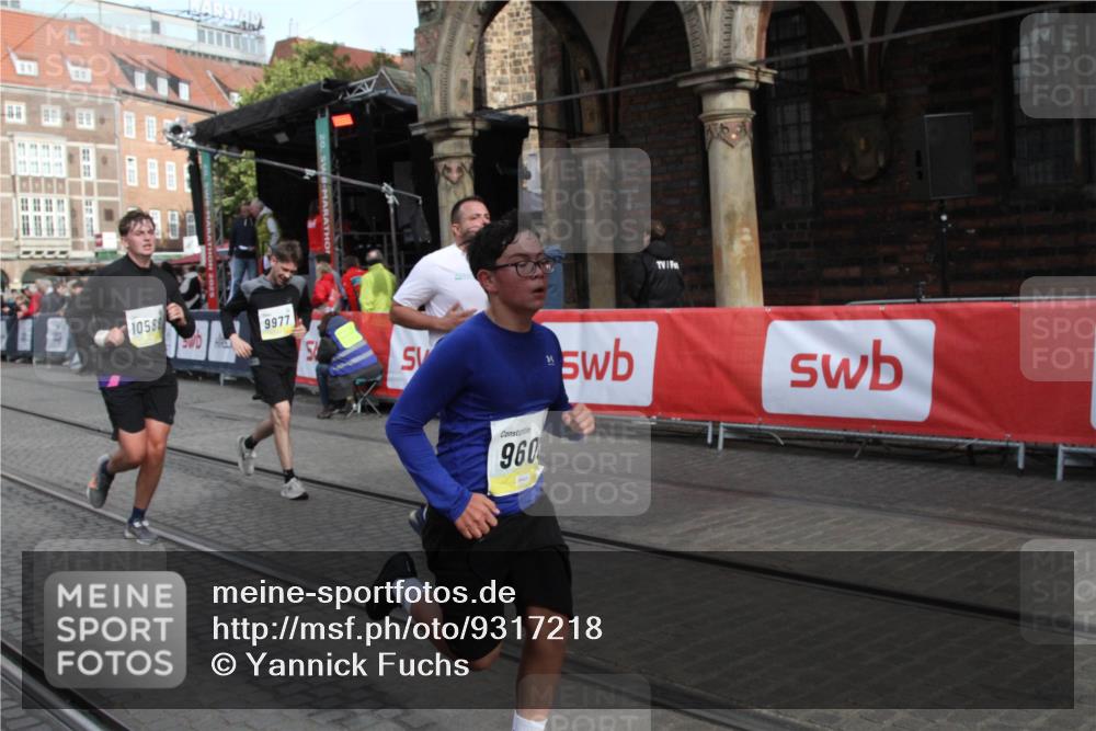 05.10.2025 - 20. swb-Marathon Bremen Yannick Fuchs http://msf.ph/oto/9317218 05.10.2025 10:59:04 Ziel 9601, 9847, 9977, 10357, 10588, 10607 meine-sportfotos.de