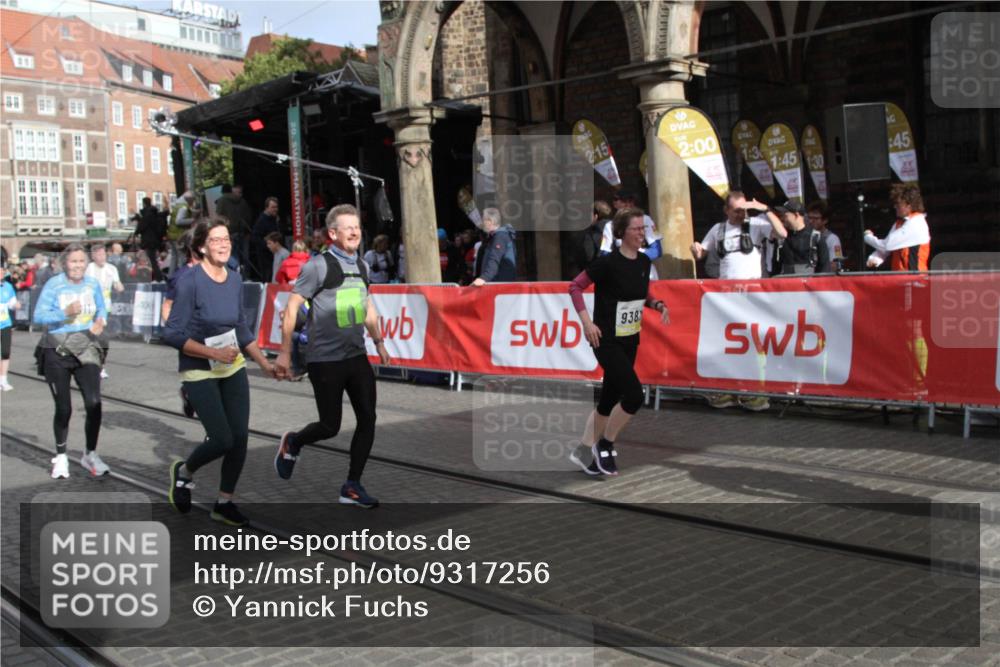 05.10.2025 - 20. swb-Marathon Bremen Yannick Fuchs http://msf.ph/oto/9317256 05.10.2025 11:00:06 Ziel 9005, 9381, 9604, 9611, 9666, 10138, 10290, 10291, 10311, 10572, 11026, 11266, 11639 meine-sportfotos.de