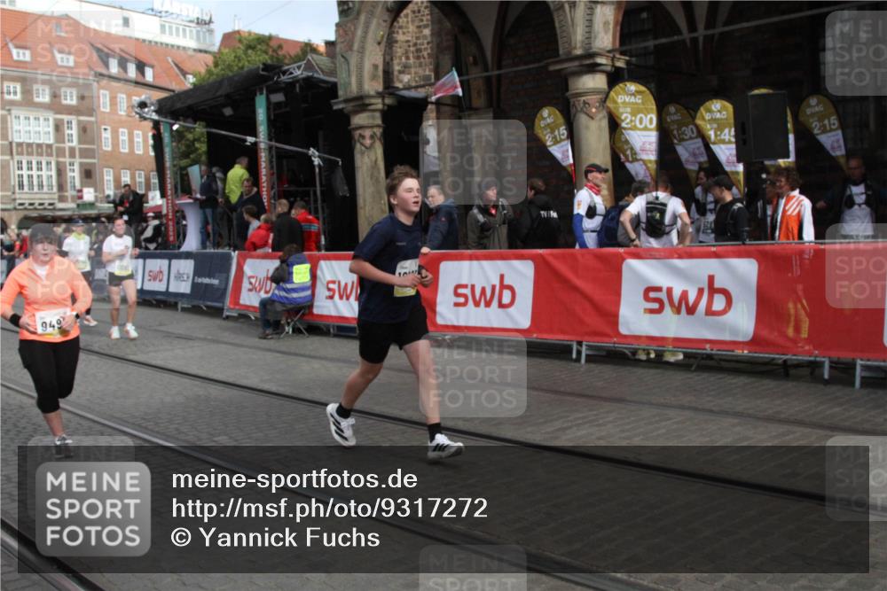 05.10.2025 - 20. swb-Marathon Bremen Yannick Fuchs http://msf.ph/oto/9317272 05.10.2025 11:00:21 Ziel 9495, 10406, 10492, 10985, 11063, 11263, 11424 meine-sportfotos.de