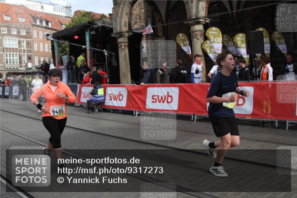 05.10.2025 - 20. swb-Marathon Bremen Yannick Fuchs http://msf.ph/oto/9317273 05.10.2025 11:00:21 Ziel 9495, 10406, 10492, 10985, 11063, 11263, 11424 meine-sportfotos.de
