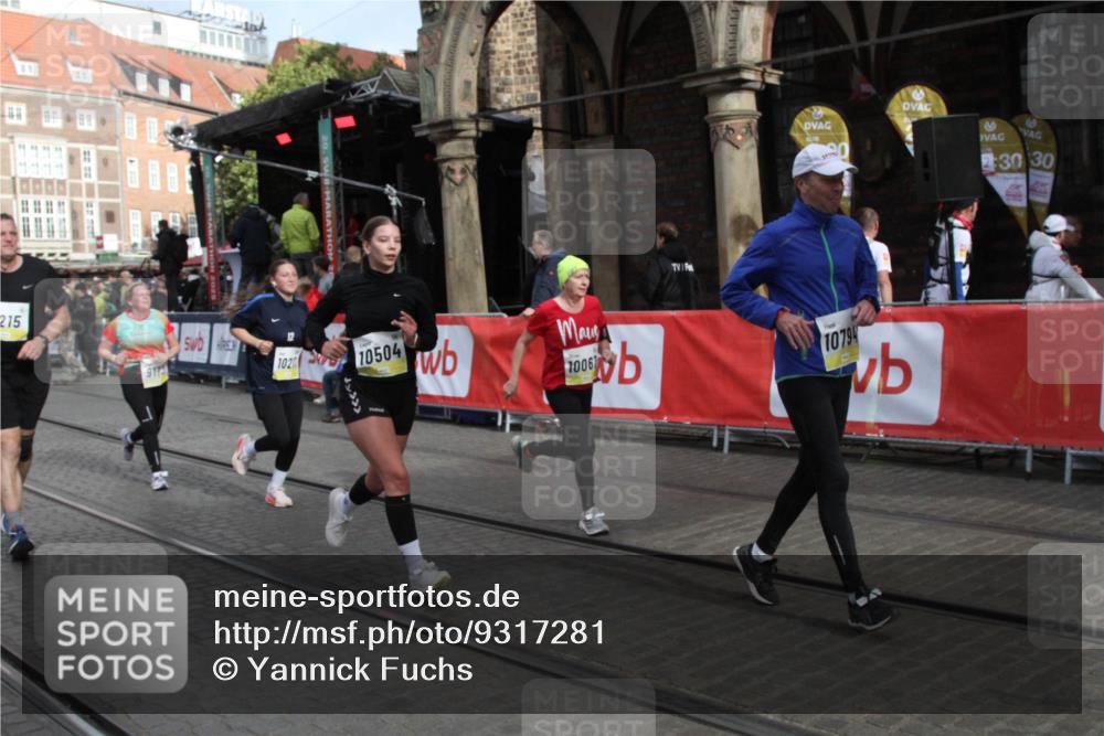 05.10.2025 - 20. swb-Marathon Bremen Yannick Fuchs http://msf.ph/oto/9317281 05.10.2025 11:00:31 Ziel 7215, 9173, 10067, 10071, 10217, 10504, 10794, 10930, 11595, 11619 meine-sportfotos.de