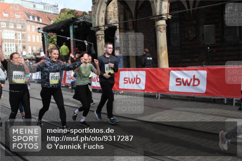 05.10.2025 - 20. swb-Marathon Bremen Yannick Fuchs http://msf.ph/oto/9317287 05.10.2025 11:00:37 Ziel 7178, 9177, 9271, 9531, 10063, 10079, 11003, 11071, 11255, 11511, 11534, 11595, 11610 meine-sportfotos.de