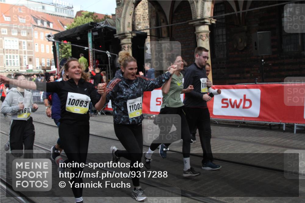 05.10.2025 - 20. swb-Marathon Bremen Yannick Fuchs http://msf.ph/oto/9317288 05.10.2025 11:00:38 Ziel 7178, 9177, 9271, 9531, 10063, 10079, 11003, 11071, 11162, 11255, 11511, 11534, 11610 meine-sportfotos.de