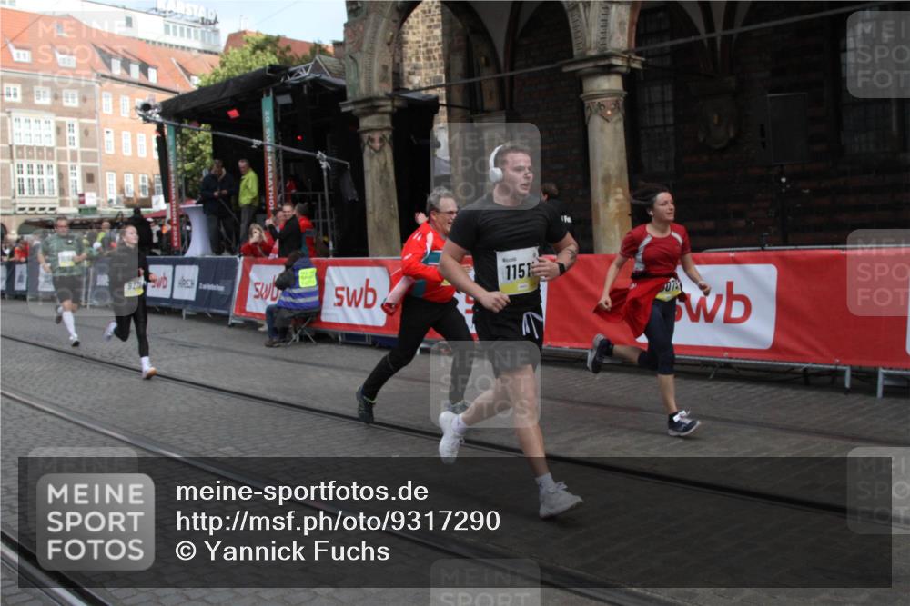 05.10.2025 - 20. swb-Marathon Bremen Yannick Fuchs http://msf.ph/oto/9317290 05.10.2025 11:00:40 Ziel 9271, 10079, 10518, 11071, 11162, 11511 meine-sportfotos.de