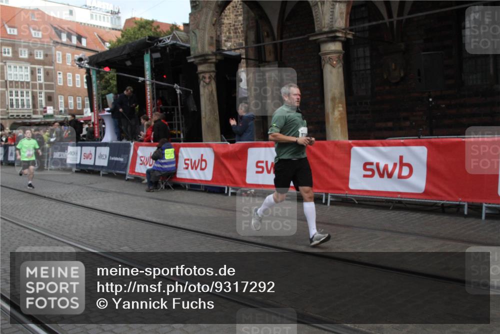 05.10.2025 - 20. swb-Marathon Bremen Yannick Fuchs http://msf.ph/oto/9317292 05.10.2025 11:00:43 Ziel 9272, 9858, 10518, 11034, 11162 meine-sportfotos.de