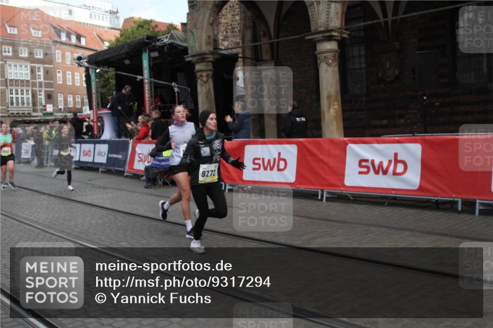 05.10.2025 - 20. swb-Marathon Bremen Yannick Fuchs http://msf.ph/oto/9317294 05.10.2025 11:00:46 Ziel 9272, 9858, 10518, 10872, 10901, 11034 meine-sportfotos.de
