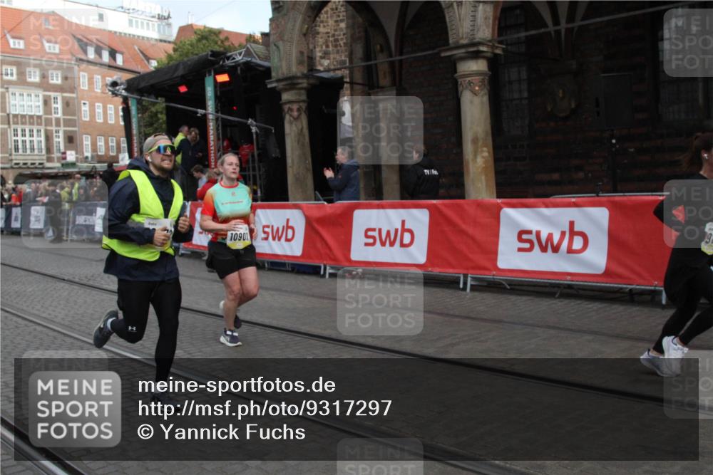 05.10.2025 - 20. swb-Marathon Bremen Yannick Fuchs http://msf.ph/oto/9317297 05.10.2025 11:00:49 Ziel 9327, 9389, 9827, 9858, 10182, 10571, 10690, 10872, 10901 meine-sportfotos.de