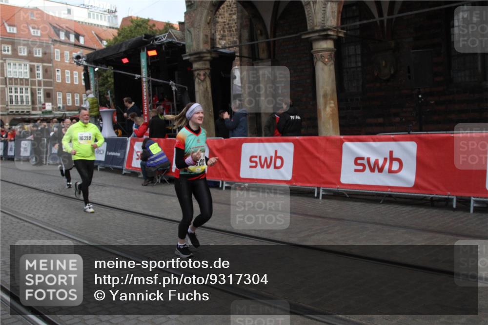 05.10.2025 - 20. swb-Marathon Bremen Yannick Fuchs http://msf.ph/oto/9317304 05.10.2025 11:01:04 Ziel 9208, 9305, 9600, 9954, 10228, 10359 meine-sportfotos.de