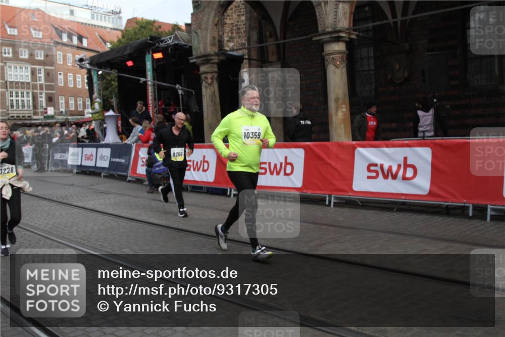 05.10.2025 - 20. swb-Marathon Bremen Yannick Fuchs http://msf.ph/oto/9317305 05.10.2025 11:01:05 Ziel 9208, 9305, 9600, 9954, 10228, 10359, 11053 meine-sportfotos.de