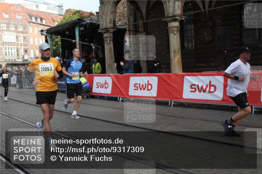 05.10.2025 - 20. swb-Marathon Bremen Yannick Fuchs http://msf.ph/oto/9317309 05.10.2025 11:01:09 Ziel 9305, 9443, 9880, 9954, 10477, 10630, 11053, 11524, 11719 meine-sportfotos.de