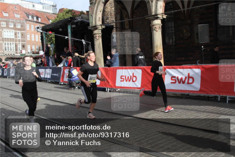 05.10.2025 - 20. swb-Marathon Bremen Yannick Fuchs http://msf.ph/oto/9317316 05.10.2025 11:01:19 Ziel 9182, 9613, 10544, 10762, 10914, 11337, 11338, 11597, 11680 meine-sportfotos.de