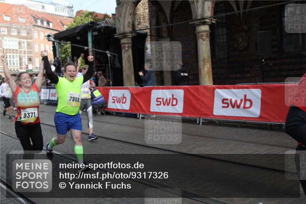 05.10.2025 - 20. swb-Marathon Bremen Yannick Fuchs http://msf.ph/oto/9317326 05.10.2025 11:01:37 Ziel 7908, 9278, 9322, 9371, 10030, 10056, 10157, 10324, 10336, 11223, 11493 meine-sportfotos.de