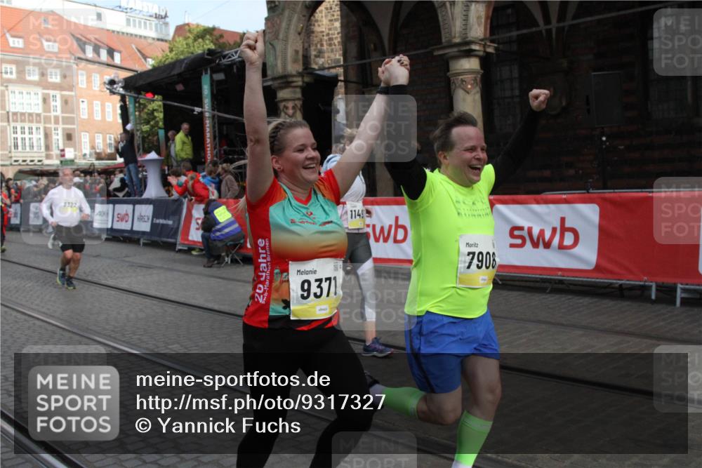 05.10.2025 - 20. swb-Marathon Bremen Yannick Fuchs http://msf.ph/oto/9317327 05.10.2025 11:01:37 Ziel 7908, 9278, 9322, 9371, 10030, 10056, 10157, 10324, 10336, 11223, 11493 meine-sportfotos.de
