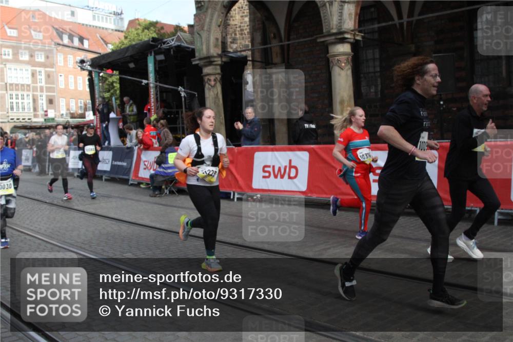 05.10.2025 - 20. swb-Marathon Bremen Yannick Fuchs http://msf.ph/oto/9317330 05.10.2025 11:01:42 Ziel 9278, 9432, 10026, 10030, 10056, 10324, 10562, 11223, 11463, 11732, 11733 meine-sportfotos.de