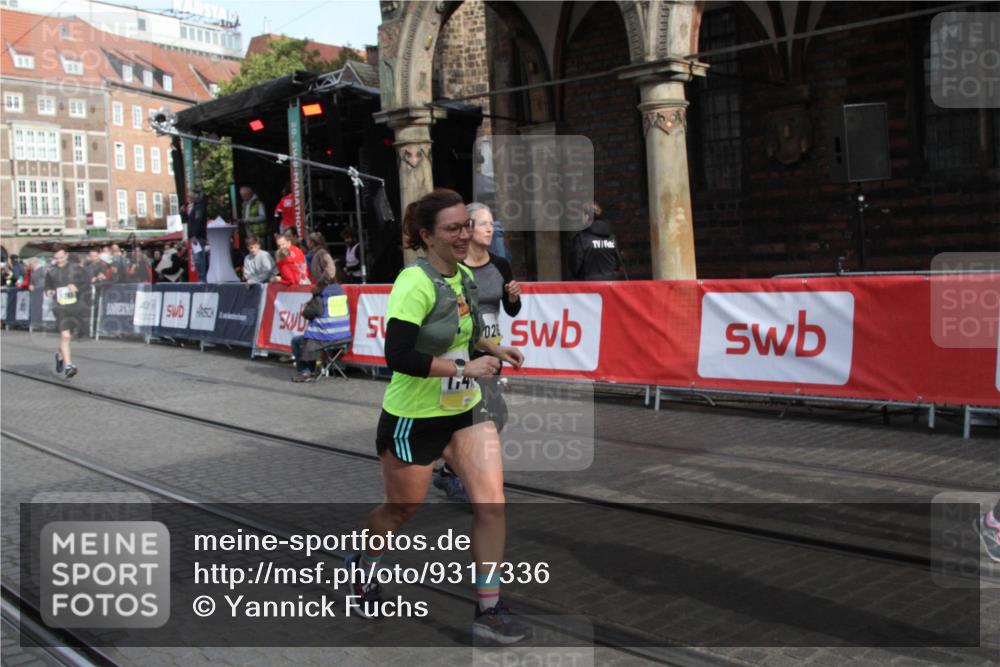 05.10.2025 - 20. swb-Marathon Bremen Yannick Fuchs http://msf.ph/oto/9317336 05.10.2025 11:01:45 Ziel 9269, 9294, 9782, 10026, 10370, 10562, 10903, 10904, 11463, 11732, 11733 meine-sportfotos.de