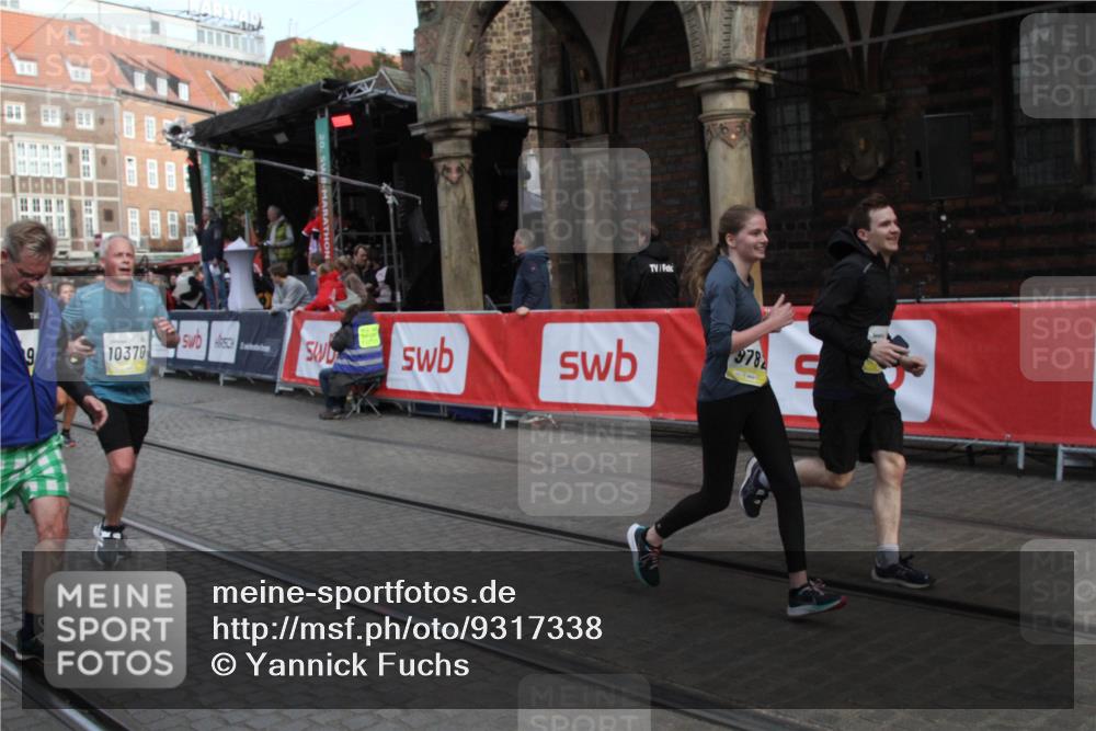 05.10.2025 - 20. swb-Marathon Bremen Yannick Fuchs http://msf.ph/oto/9317338 05.10.2025 11:01:48 Ziel 9189, 9269, 9294, 9782, 10004, 10370, 10903, 10904 meine-sportfotos.de