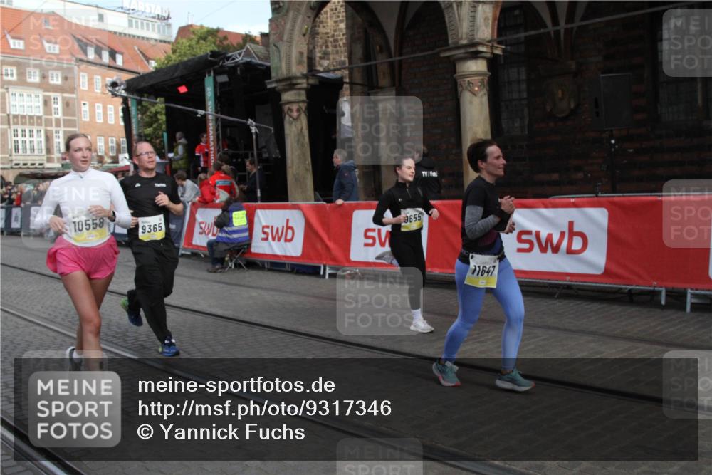 05.10.2025 - 20. swb-Marathon Bremen Yannick Fuchs http://msf.ph/oto/9317346 05.10.2025 11:01:59 Ziel 9365, 9655, 10558, 10837, 10944, 11415, 11647 meine-sportfotos.de