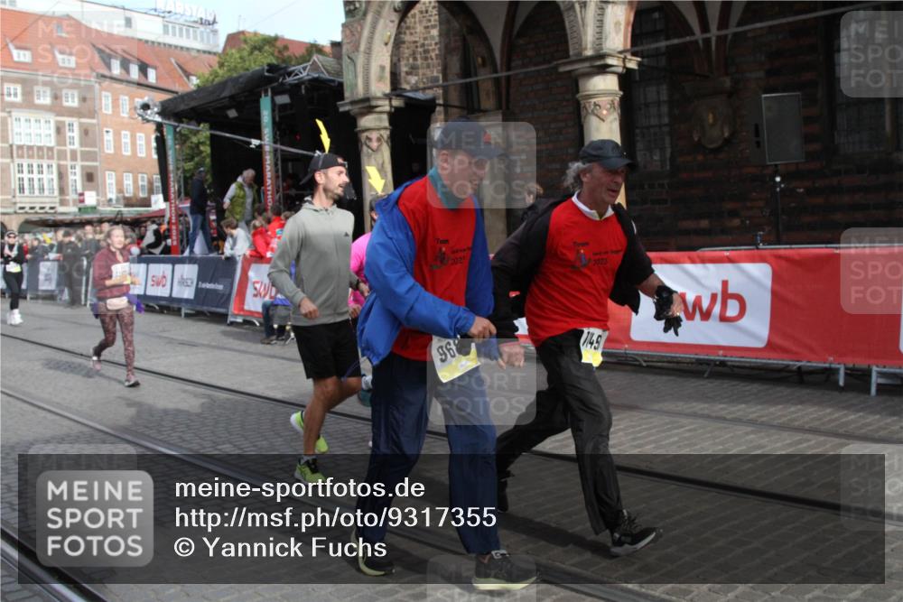05.10.2025 - 20. swb-Marathon Bremen Yannick Fuchs http://msf.ph/oto/9317355 05.10.2025 11:02:11 Ziel 9363, 9426, 9686, 10301, 10508, 11014, 11459 meine-sportfotos.de