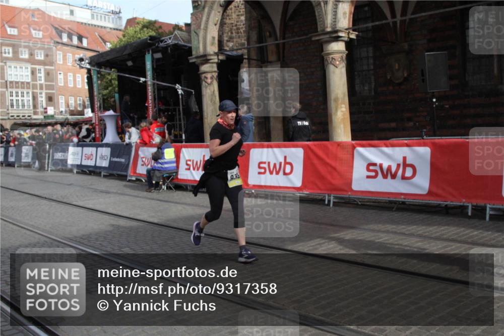 05.10.2025 - 20. swb-Marathon Bremen Yannick Fuchs http://msf.ph/oto/9317358 05.10.2025 11:02:16 Ziel 9363, 10508, 11340, 11454, 11646 meine-sportfotos.de