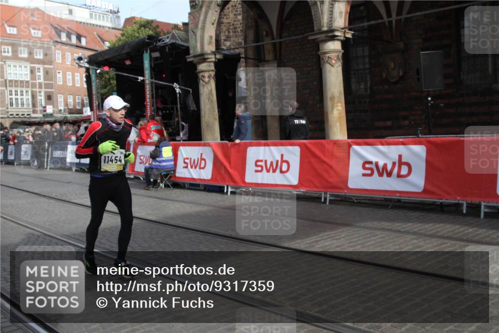 05.10.2025 - 20. swb-Marathon Bremen Yannick Fuchs http://msf.ph/oto/9317359 05.10.2025 11:02:18 Ziel 10130, 11340, 11454, 11646 meine-sportfotos.de