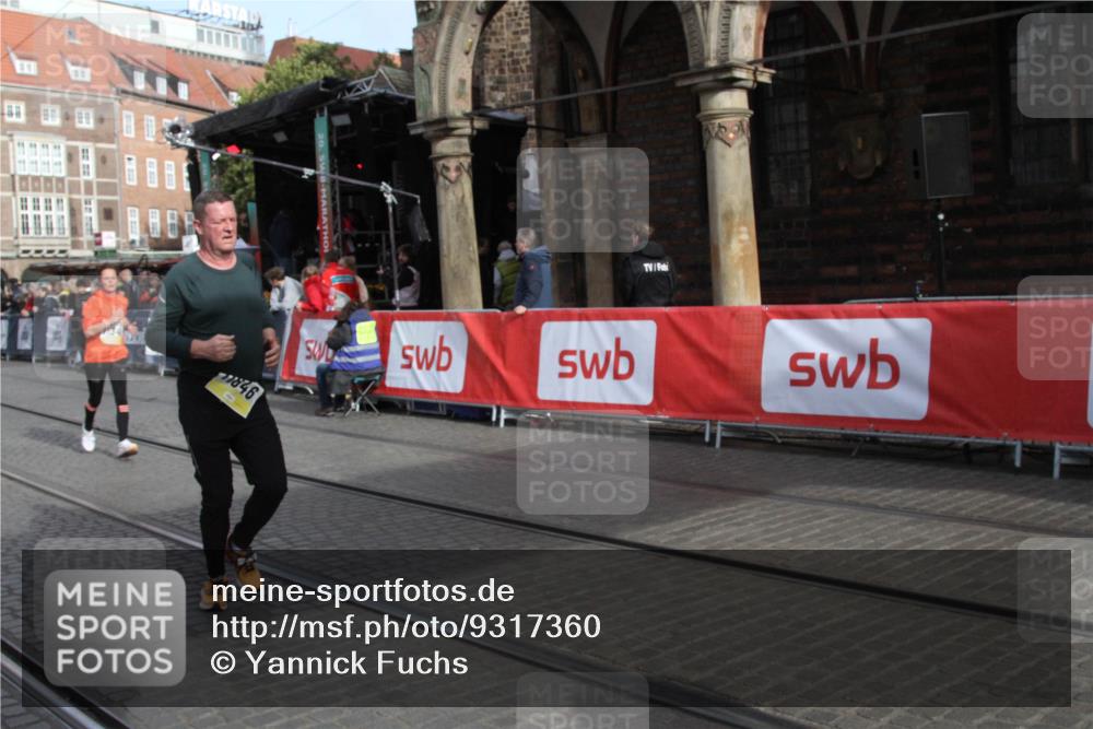 05.10.2025 - 20. swb-Marathon Bremen Yannick Fuchs http://msf.ph/oto/9317360 05.10.2025 11:02:19 Ziel 10130, 11340, 11454, 11646 meine-sportfotos.de