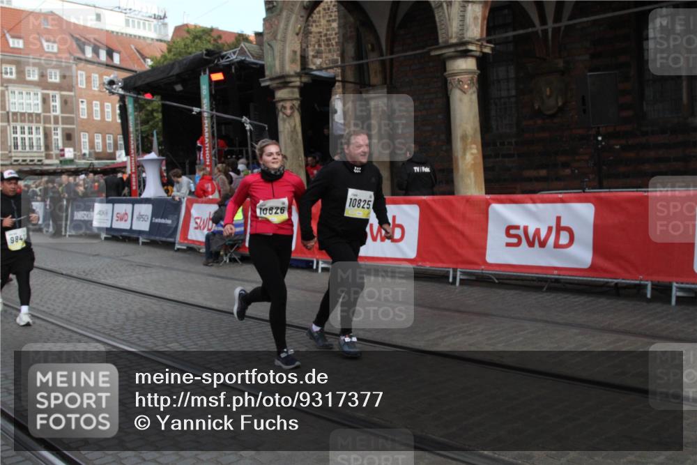05.10.2025 - 20. swb-Marathon Bremen Yannick Fuchs http://msf.ph/oto/9317377 05.10.2025 11:02:44 Ziel 9841, 10510, 10825, 10826, 11024 meine-sportfotos.de