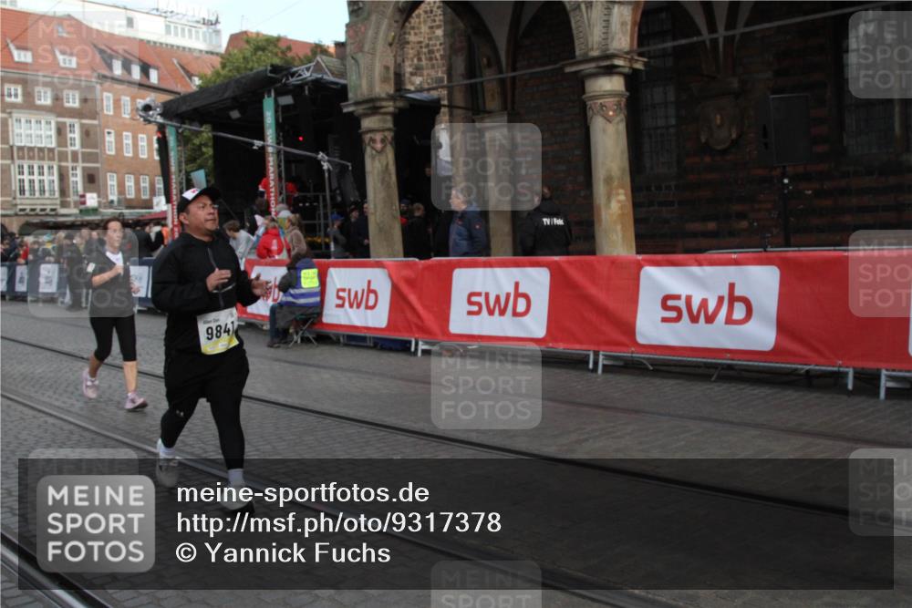 05.10.2025 - 20. swb-Marathon Bremen Yannick Fuchs http://msf.ph/oto/9317378 05.10.2025 11:02:46 Ziel 9360, 9516, 9841, 10510, 10530, 10826, 11024 meine-sportfotos.de