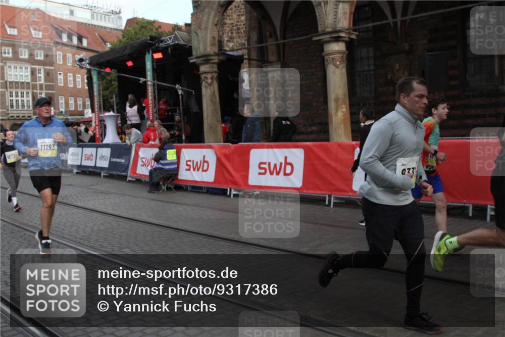 05.10.2025 - 20. swb-Marathon Bremen Yannick Fuchs http://msf.ph/oto/9317386 05.10.2025 11:02:53 Ziel 9331, 10129, 10207, 10734, 10803, 10804, 10940, 11087, 11193, 11576 meine-sportfotos.de