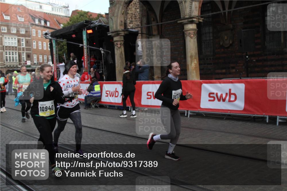 05.10.2025 - 20. swb-Marathon Bremen Yannick Fuchs http://msf.ph/oto/9317389 05.10.2025 11:02:55 Ziel 9846, 10167, 10207, 10656, 10734, 10940, 11087, 11193, 11504, 11576, 11667, 11668 meine-sportfotos.de
