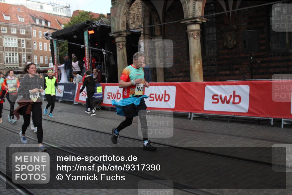 05.10.2025 - 20. swb-Marathon Bremen Yannick Fuchs http://msf.ph/oto/9317390 05.10.2025 11:02:57 Ziel 9644, 9846, 10167, 10207, 10656, 11087, 11312, 11504, 11576, 11667, 11668 meine-sportfotos.de