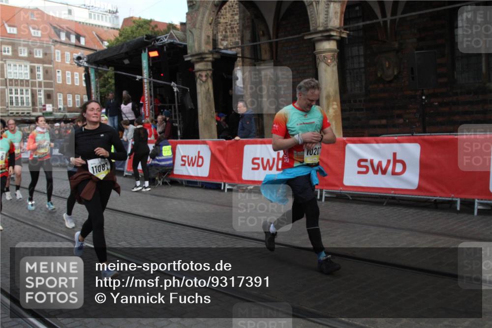 05.10.2025 - 20. swb-Marathon Bremen Yannick Fuchs http://msf.ph/oto/9317391 05.10.2025 11:02:57 Ziel 9644, 9846, 10167, 10207, 10656, 11087, 11312, 11504, 11576, 11667, 11668 meine-sportfotos.de
