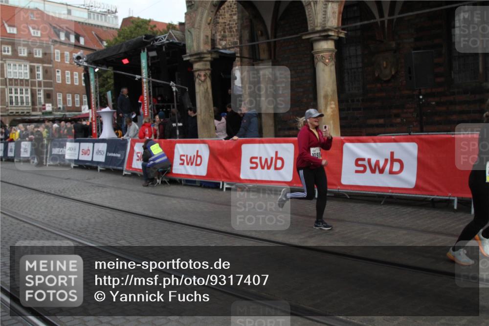 05.10.2025 - 20. swb-Marathon Bremen Yannick Fuchs http://msf.ph/oto/9317407 05.10.2025 11:03:15 Ziel 9300, 10471, 10926, 10996, 11390, 11682 meine-sportfotos.de