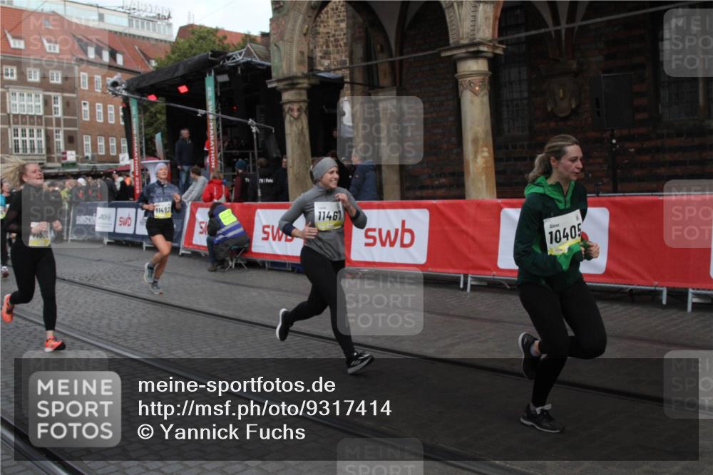 05.10.2025 - 20. swb-Marathon Bremen Yannick Fuchs http://msf.ph/oto/9317414 05.10.2025 11:03:26 Ziel 7776, 9224, 9225, 10405, 10446, 10963, 10995, 11103, 11124, 11236, 11467, 11502, 11508, 11509 meine-sportfotos.de