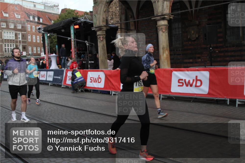 05.10.2025 - 20. swb-Marathon Bremen Yannick Fuchs http://msf.ph/oto/9317416 05.10.2025 11:03:27 Ziel 7776, 9224, 9225, 9308, 10446, 10963, 10995, 11103, 11124, 11236, 11467, 11502 meine-sportfotos.de