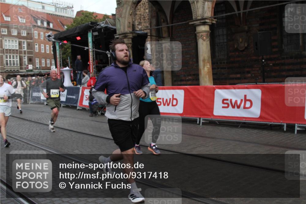 05.10.2025 - 20. swb-Marathon Bremen Yannick Fuchs http://msf.ph/oto/9317418 05.10.2025 11:03:29 Ziel 7776, 9224, 9225, 9308, 10446, 10963, 10995, 11103, 11124, 11150, 11236 meine-sportfotos.de