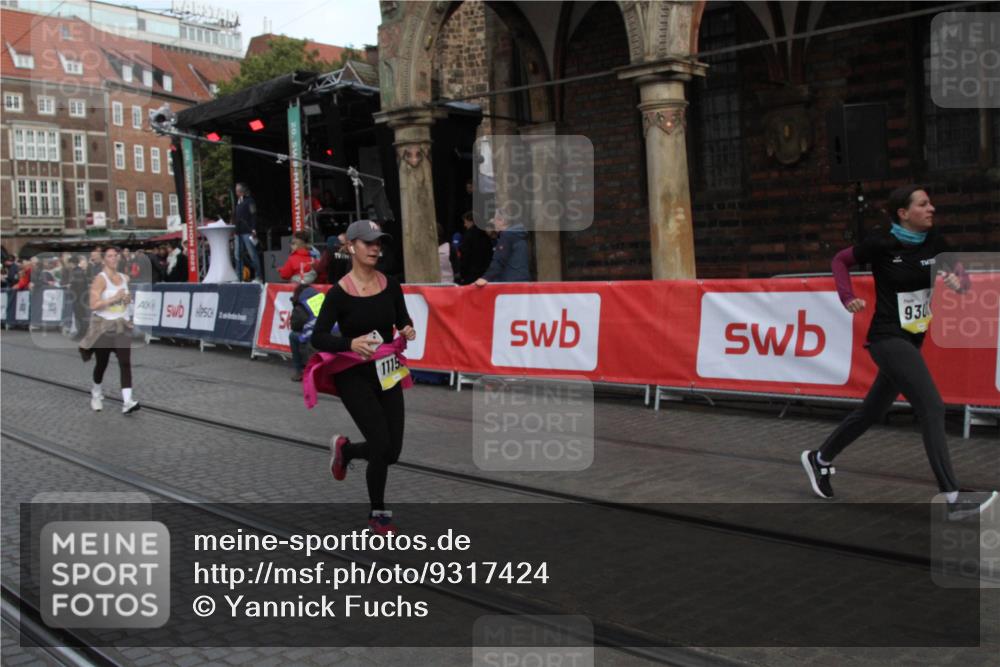 05.10.2025 - 20. swb-Marathon Bremen Yannick Fuchs http://msf.ph/oto/9317424 05.10.2025 11:03:33 Ziel 9308, 9486, 9498, 9850, 11150 meine-sportfotos.de