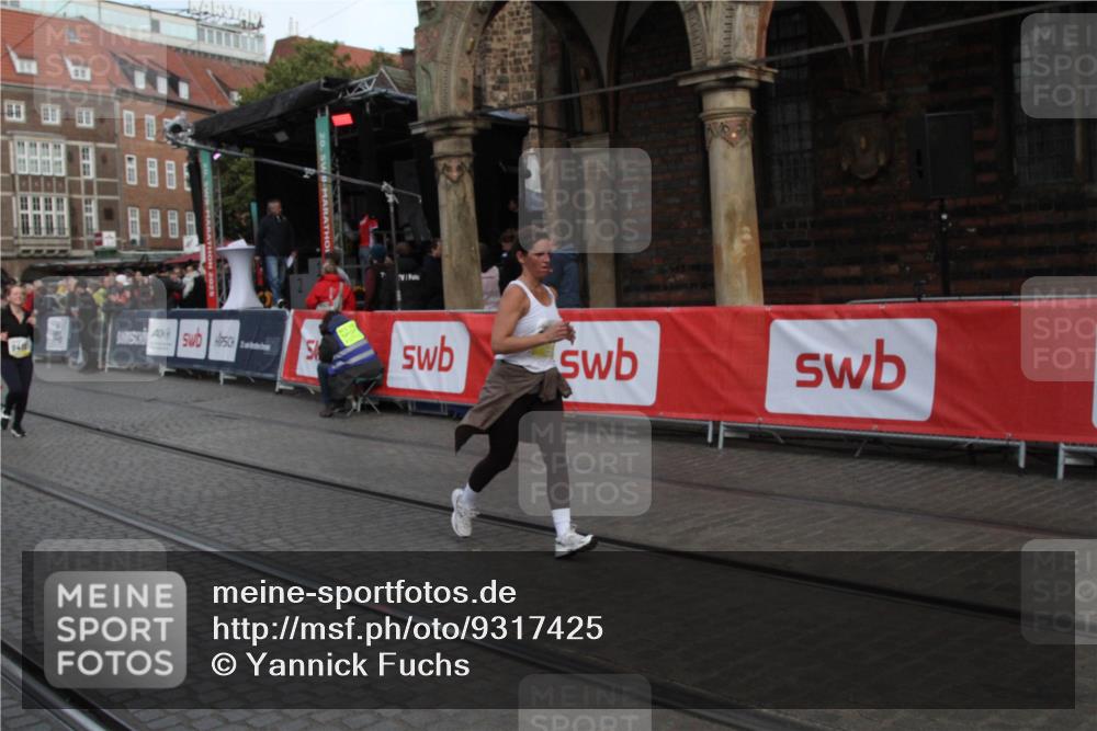 05.10.2025 - 20. swb-Marathon Bremen Yannick Fuchs http://msf.ph/oto/9317425 05.10.2025 11:03:35 Ziel 7199, 9486, 9498, 9850, 11522 meine-sportfotos.de