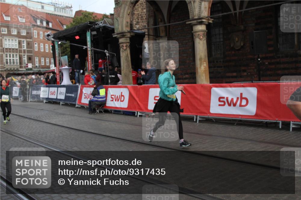 05.10.2025 - 20. swb-Marathon Bremen Yannick Fuchs http://msf.ph/oto/9317435 05.10.2025 11:03:48 Ziel 9315, 10238, 10297, 10603, 10604, 11306, 11589 meine-sportfotos.de