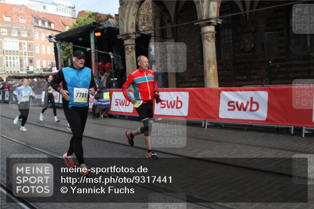05.10.2025 - 20. swb-Marathon Bremen Yannick Fuchs http://msf.ph/oto/9317441 05.10.2025 11:03:58 Ziel 7788, 9241, 9379, 9571, 10106, 10265, 10271, 11272 meine-sportfotos.de