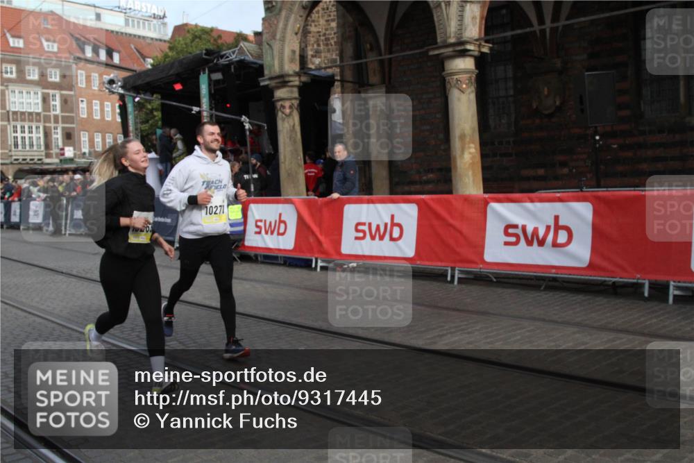 05.10.2025 - 20. swb-Marathon Bremen Yannick Fuchs http://msf.ph/oto/9317445 05.10.2025 11:04:02 Ziel 10265, 10271, 11183, 11609 meine-sportfotos.de